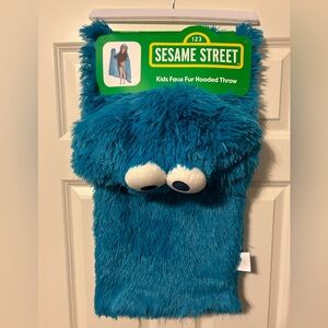 NWT Kids Sesame Street Cookie Monster Faux Fur Hooded Throw